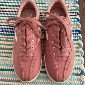 Tretorn ladies pink shoes size 6.5